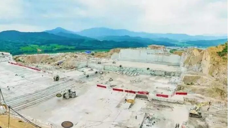 厨房台面材料大比拼：石英石与人造石的优劣解析